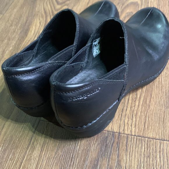 Patagonia black leather slip on clogs comfort shoes size 7.5 - Picture 3 of 6